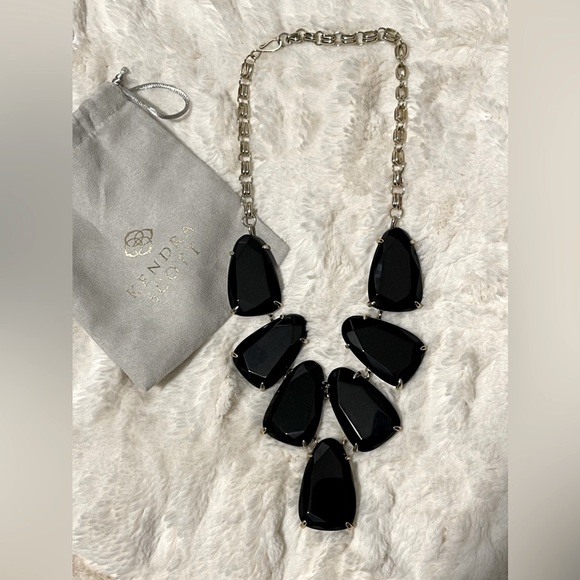 KENDRA SCOTT Black and Gold Harlow Necklace - Picture 1 of 6